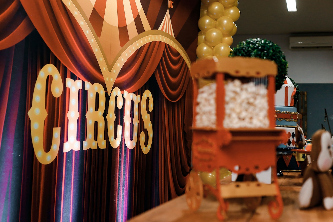 Cirkus Tema